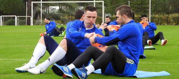 Тренировка игроков сборной Узбекистана по футболу перед кубком Азии - Sputnik Узбекистан
