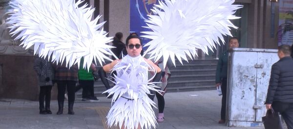 СПУТНИК_Костюмы из утиля от фермера из Китая - Sputnik Узбекистан