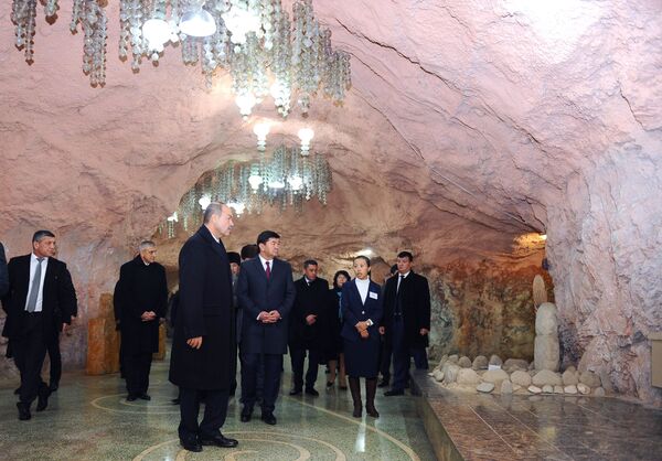 Дорожная карта и посещение школы: как проходит визит Арипова в Кыргызстан - Sputnik Узбекистан