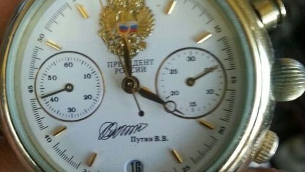 Часы от президента России  - Sputnik Узбекистан