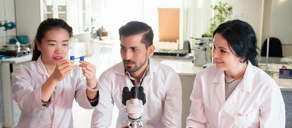 Студенты Южно-Уральского государственного университета Студенты Южно-Уральского государственного университета - Sputnik Ўзбекистон