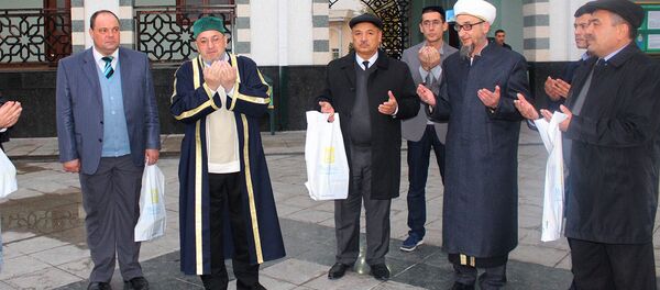 Мусульмане Урала нанесли ответный визит в Узбекистан Мусульмане Урала нанесли ответный визит в Узбекистан - Sputnik Узбекистан