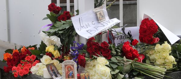 Цветы у посольства Франции в Москве Цветы у посольства Франции в Москве - Sputnik Узбекистан