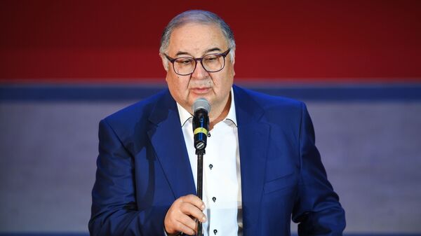 Prezident Mejdunarodnoy federatsii fextovaniya biznesmen Alisher Usmanov - Sputnik Oʻzbekiston