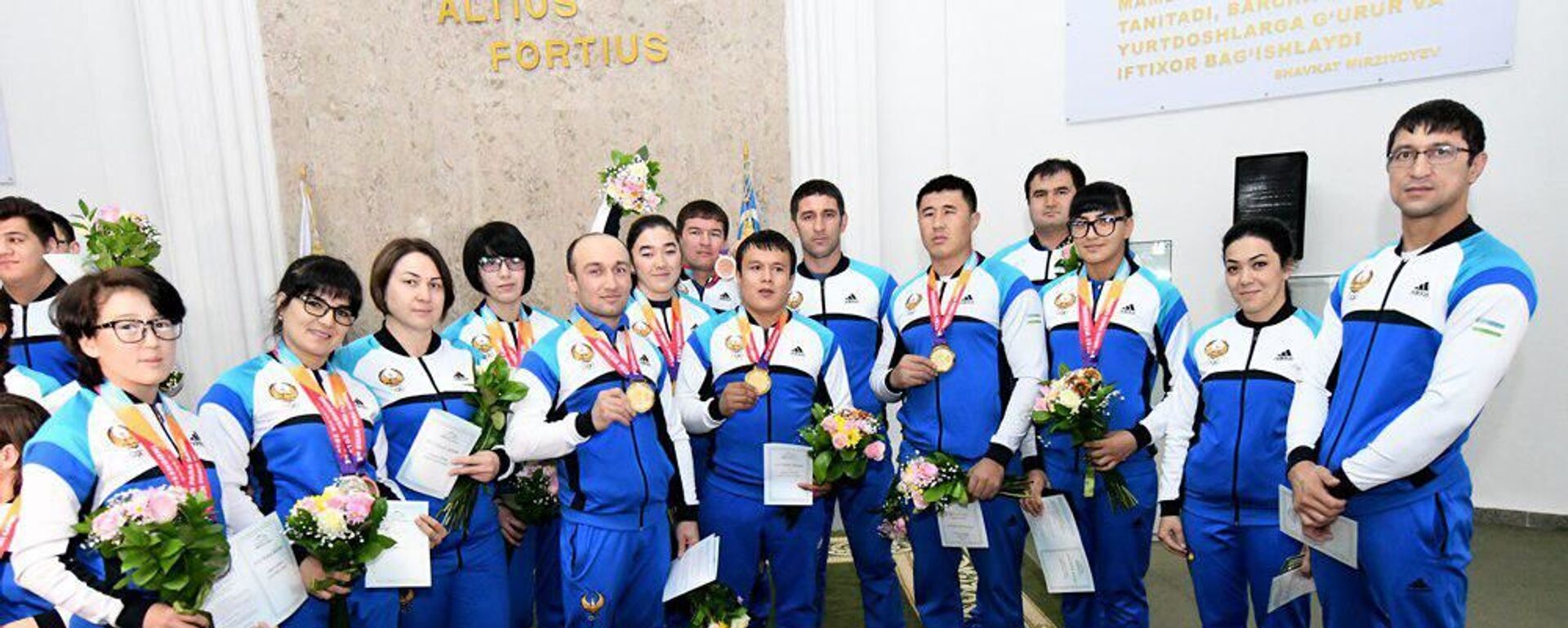 Паралимпийцы Узбекистана получили награды от президента - Sputnik Узбекистан, 1920, 18.08.2021