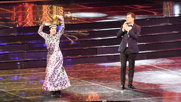 Певец Алишер Файз на шоу Песня года. Хиты сезона в Ташкенте - Sputnik Узбекистан
