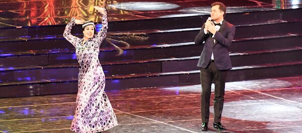 Певец Алишер Файз на шоу Песня года. Хиты сезона в Ташкенте - Sputnik Узбекистан