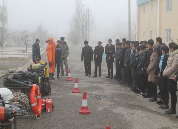 МЧС организовало День открытых дверей в Сырдарьинской области МЧС организовало День открытых дверей в Сырдарьинской области - Sputnik Узбекистан