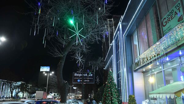 Новогодние украшения на улице Амир Темура в Ташкенте - Sputnik Узбекистан