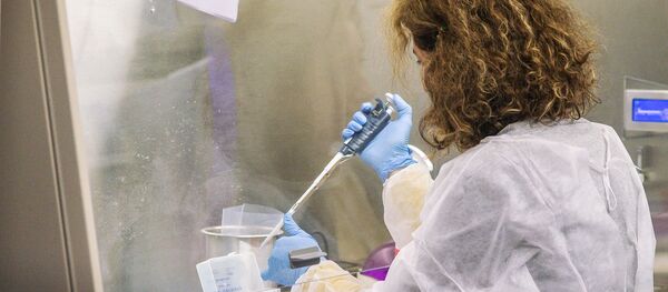 Сотрудница лаборатории Сотрудница лаборатории - Sputnik Ўзбекистон