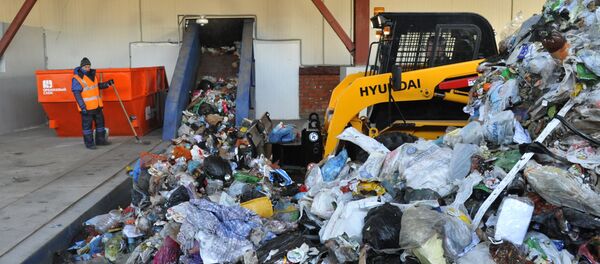 Мусор на мусоросортировочном заводе - Sputnik Узбекистан