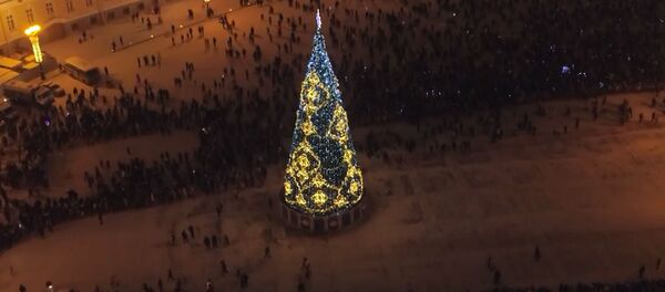 Забег Дедов Морозов в Санкт-петербурге Забег Дедов Морозов в Санкт-петербурге - Sputnik Узбекистан