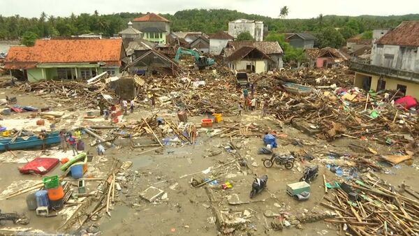 Последствия цунами в Индонезии - Sputnik Узбекистан