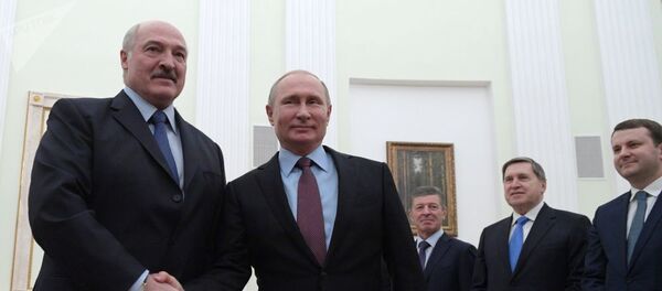 Лукашенко и Путин на встрече в Москве Лукашенко и Путин на встрече в Москве - Sputnik Узбекистан