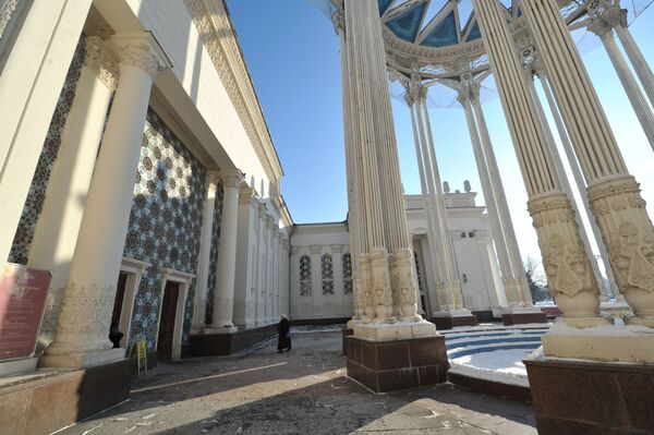 Ўзбекистон ВДНХдаги павильонни ўзига қайтариб олмоқчи Ўзбекистон ВДНХдаги павильонни ўзига қайтариб олмоқчи - Sputnik Ўзбекистон