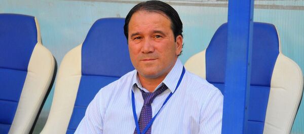 Бывший футболист сборной Узбекистана, победитель Азиатских игр 1994 года, главный тренер юношеской сборной Азамат Абдураимов Бывший футболист сборной Узбекистана, победитель Азиатских игр 1994 года, главный тренер юношеской сборной Азамат Абдураимов - Sputnik Узбекистан