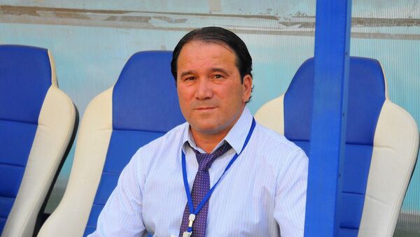 Бывший футболист сборной Узбекистана, победитель Азиатских игр 1994 года, главный тренер юношеской сборной Азамат Абдураимов - Sputnik Узбекистан
