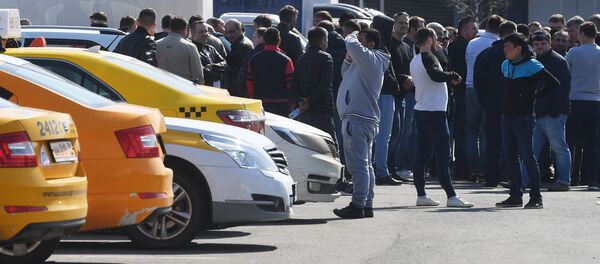 Uchastniki vserossiyskoy aksii boykota Yandeks.Taksi - Sputnik O‘zbekiston