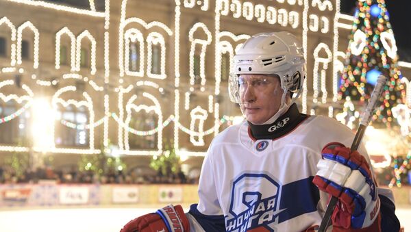 Президент РФ В. Путин принял участие в товарищеском матче Ночной хоккейной лиги - Sputnik Ўзбекистон
