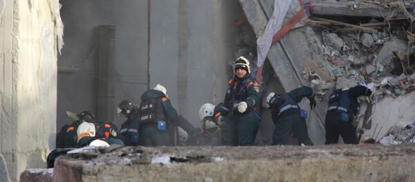 Ситуация в Магнитогорске в связи с обрушением подъезда жилого дома - Sputnik Узбекистан