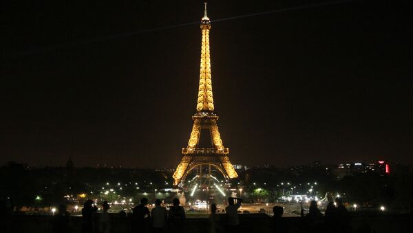 Эйфелева башня в Париже - Sputnik Ўзбекистон