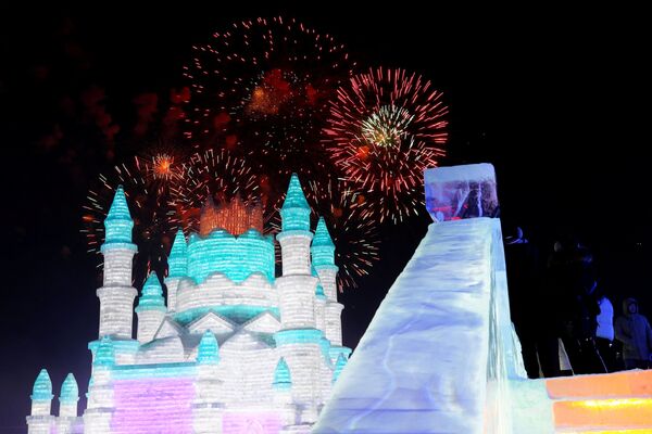 Открытие фестиваля снега и льда в Харбине - Sputnik Узбекистан
