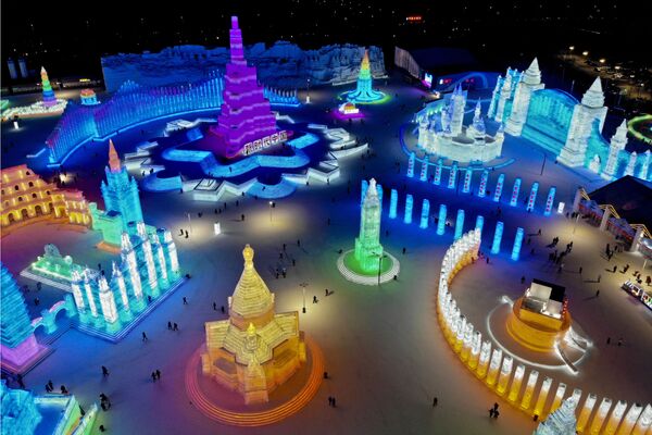 Открытие фестиваля снега и льда в Харбине - Sputnik Узбекистан