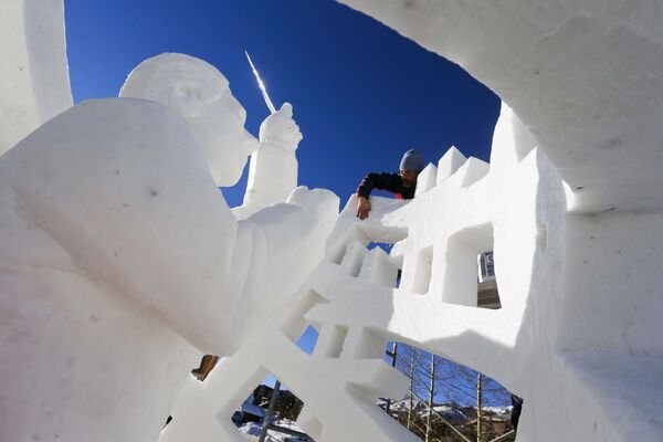 Международный чемпионат по снежной скульптуре в Брекенридже, штат Колорадо - Sputnik Узбекистан