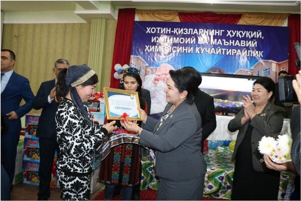 Более сорока жительниц Сырдарьи получили дома - Sputnik Узбекистан