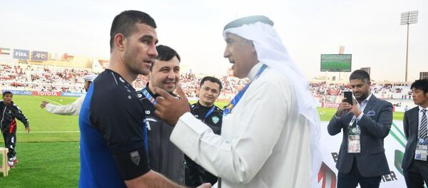 Вратарь сборной Узбекистана Игнатий Нестеров получил поздравления с пятым матчем на Кубке Азии - Sputnik Узбекистан