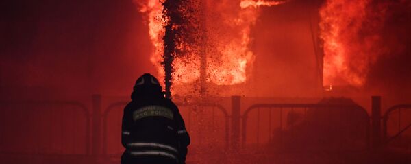 Пожар на прогулочном теплоходе в Москве - Sputnik Ўзбекистон