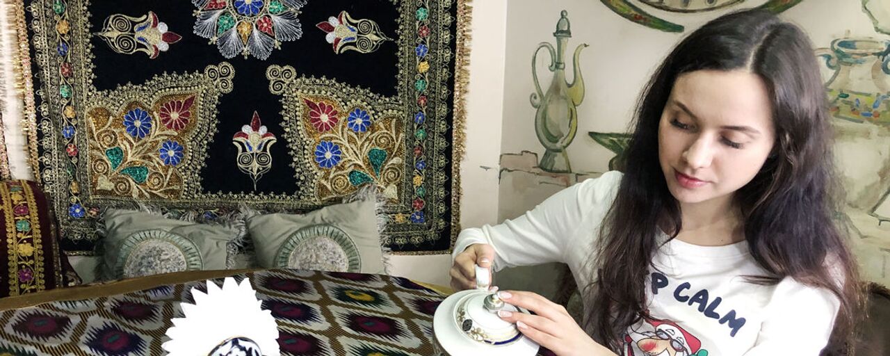 Dadam uxlab yotgan qiziga porno suratga tushdi