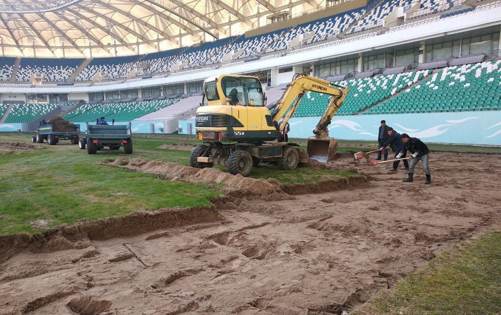 Стадион уз хабарлари. Стадион Миллий в Ташкенте. Стадион бунедкор газон. Газон в Ташкенте. Стадион уз янгиликлари футбол.