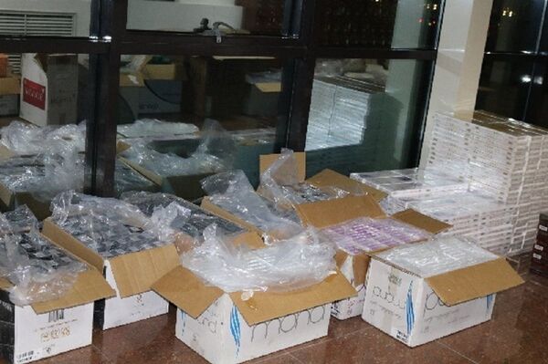 Таможенники изъяли более 24 тысяч коробок контрабандного табака Таможенники изъяли более 24 тысяч коробок контрабандного табака - Sputnik Узбекистан