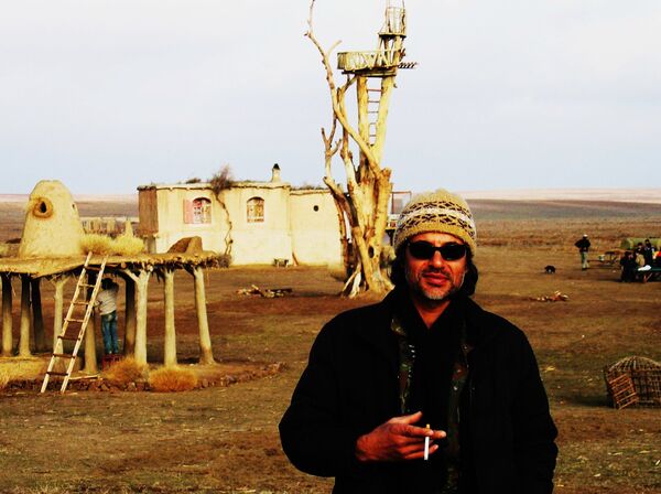 Вдохновленный Востоком: как мальчик из Джаркургана стал известным художником Вдохновленный Востоком: как мальчик из Джаркургана стал известным художником - Sputnik Узбекистан