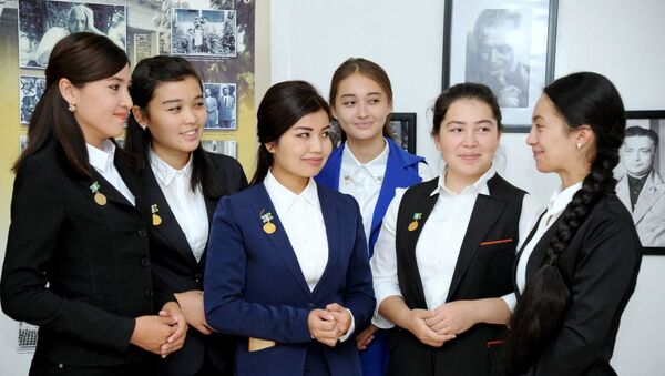 В республиканском отборочном туре конкурса имени Зульфии примут участие 335 одаренных девушек - Sputnik Узбекистан