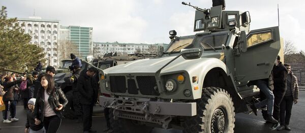 Ҳарбий техника 10 январда олиб келинди. Кейинги кунда эса “Халқлар дўстлиги” саройи олдида кўргазма ташкил қилинди. Ҳарбий техника 10 январда олиб келинди. Кейинги кунда эса “Халқлар дўстлиги” саройи олдида кўргазма ташкил қилинди. - Sputnik Ўзбекистон