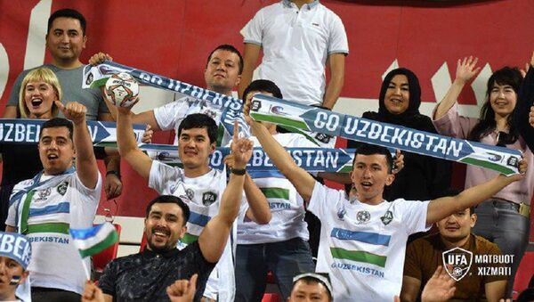 Болельщики сборной Узбекистана на трибунах перед матчем Кубка Азии - Sputnik Узбекистан