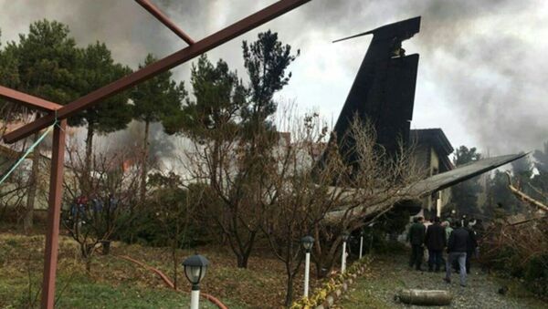 Грузовой Boeing, летевший из Бишкека, рухнул на жилой район Тегерана  - Sputnik Ўзбекистон