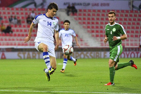 Матч между сборными Узбекистана и Туркменистана на кубке Азии по футболу - Sputnik Узбекистан