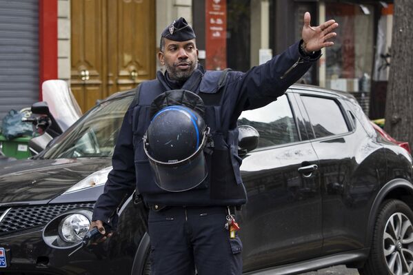 Ситуация в Париже после серии терактов - Sputnik Узбекистан