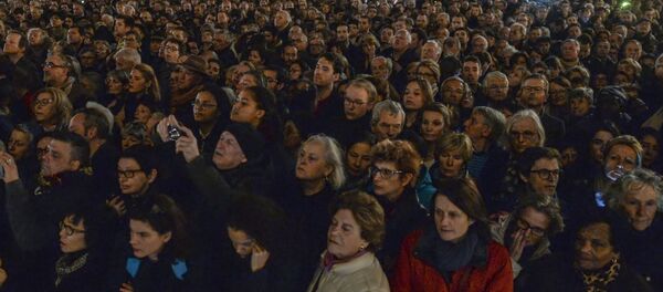 Траурная месса в соборе Парижской Богоматери Траурная месса в соборе Парижской Богоматери - Sputnik Узбекистан