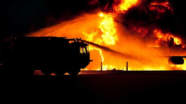 Пожарная машина на месте возгорания. Иллюстративное фото - Sputnik Ўзбекистон
