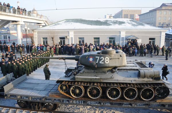Один из танков Т-34, переданных Лаосом России - Sputnik Узбекистан