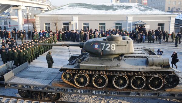 Один из танков Т-34, переданных Лаосом России - Sputnik Узбекистан