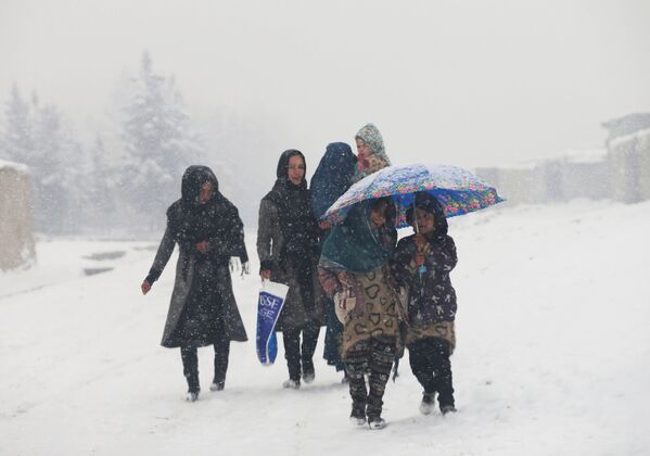 Семья во время прогулки, Кабул, Афганистан - Sputnik Узбекистан