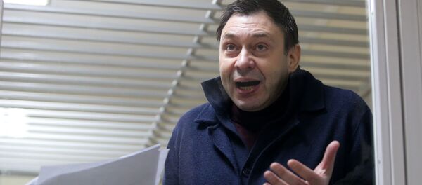 Руководитель портала РИА Новости Украина Кирилл Вышинский в Херсонском апелляционном суде, Руководитель портала РИА Новости Украина Кирилл Вышинский в Херсонском апелляционном суде, - Sputnik Узбекистан