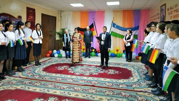 Школу в Ташкенте назвали в честь немецкого поэта Гёте - Sputnik Узбекистан