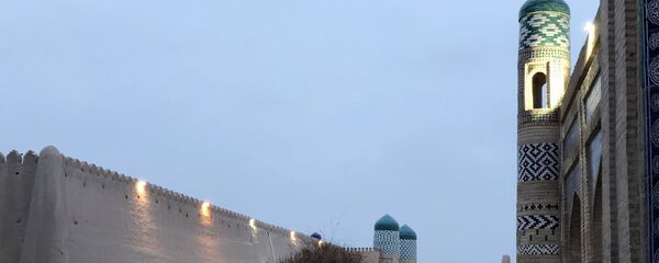 Ичан-Кала вечером. Хива, Узбекистан Ичан-Кала вечером. Хива, Узбекистан - Sputnik Узбекистан