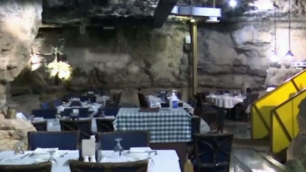 Иорданец открыл ресторан в пещере - Sputnik Узбекистан
